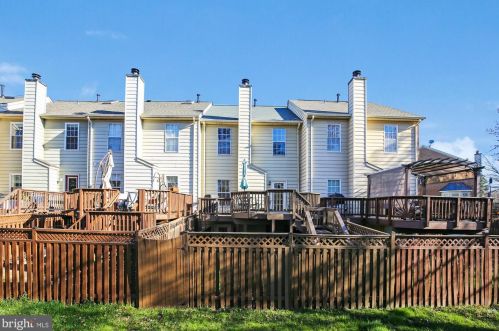 6020 Kestner Cir, Alexandria VA  22315-4833 exterior