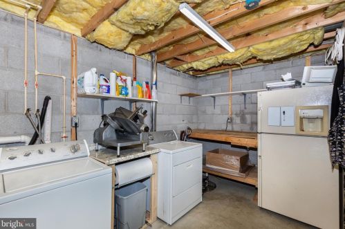 20 Colonial Ct, Littlestown PA 17340-1528 exterior