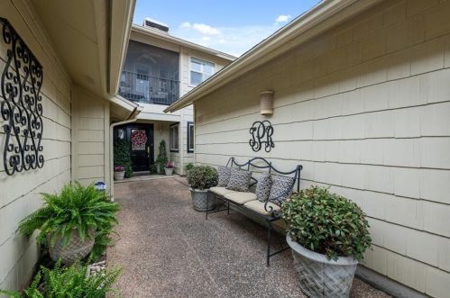 10920 Crown Colony Dr, Austin, TX 78747-1667