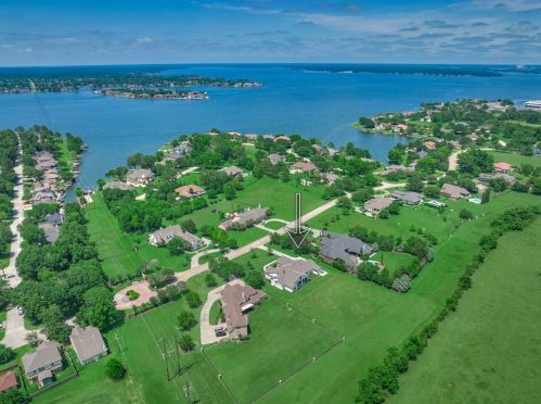 98 Lk Est Dr, Montgomery TX 77356-8066 exterior