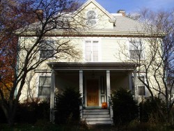 37 Clyde St, Newton, MA 02460-2208
