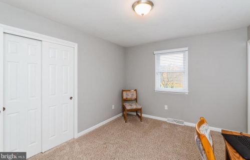 33 Vly Vw Dr, Hanover PA 17331-8307 exterior