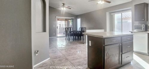 8948 Marci Lynne Way, Tucson AZ  85747-5624 exterior