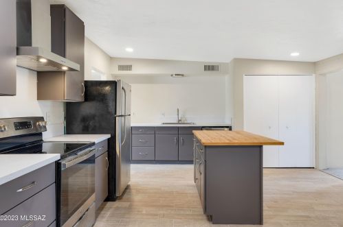 4402 Avenida Don Fernando, Tucson AZ  85757-9433 exterior