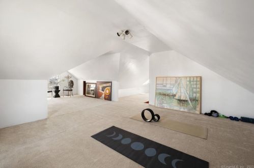 616 Poquonock Ave, Windsor CT  06095-2204 exterior