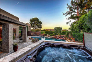 4232 Paradise Dr, Phoenix AZ  85028-2281 exterior