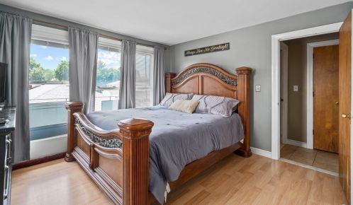 69 Silver Lake Ave, Newton MA 02458-1110 exterior