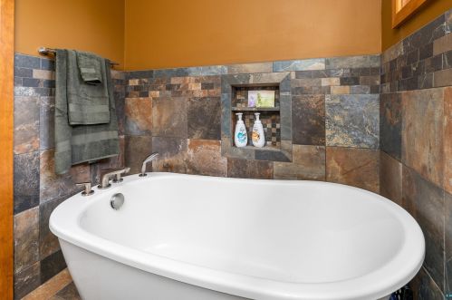 6649 Is Bch Dr, Duluth MN 55803-9379 exterior