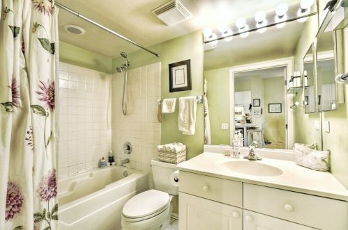 1631 Michigan Ave, Chicago IL 60616-1258 exterior