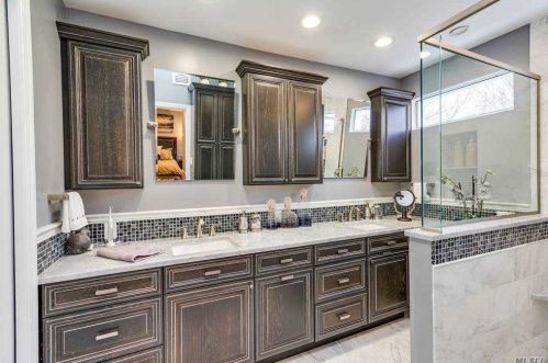 90 Hamlet Dr, Commack NY 11725-4438 exterior