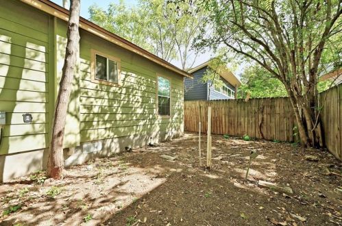 1309 Alamo St, Austin TX 78702-2224 exterior