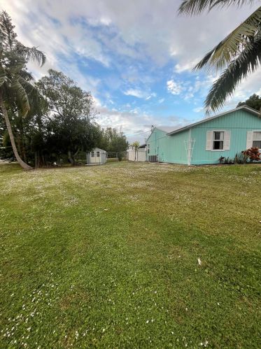 201 Thornhill Dr, Fort Pierce FL  34984-4467 exterior