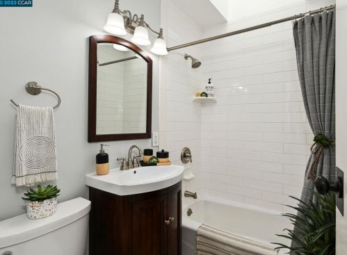 933 Santa Lucia Dr, Concord CA 94523-2366 exterior