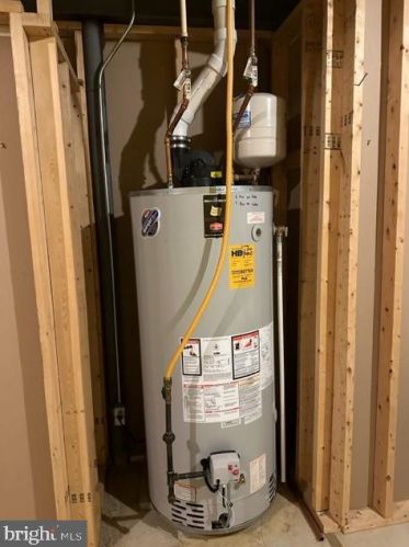 381 Thornhill Dr, Hanover PA  17331-7976 exterior