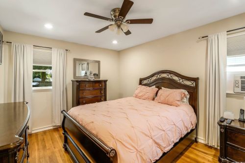 4 Barley Pl, Commack NY 11725-1412 exterior