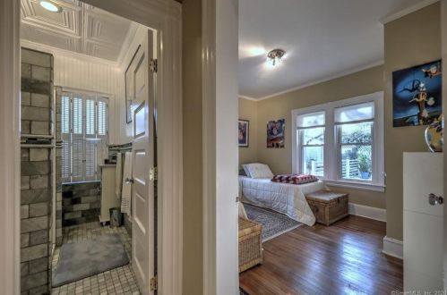 129 Rogers Ave, Milford CT 06460-6440 exterior