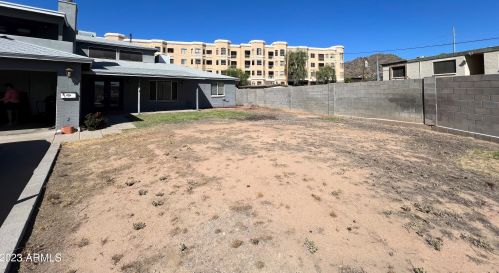 9650 1st Ave, Phoenix, AZ 85021-2470