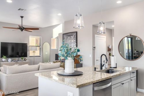 8772 Perry Park Cir, Tucson AZ 85730-1302 exterior