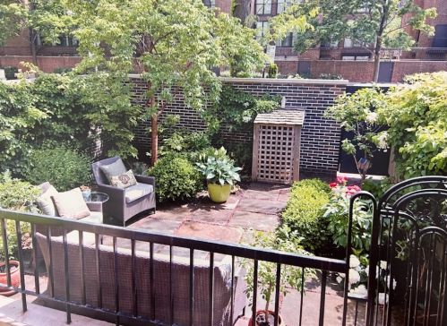 1335 Sandburg Ter, Chicago IL 60610-1507 exterior