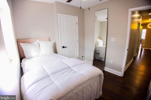 2022 21 St, Philadelphia PA 19145-2722 exterior