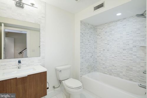 1304 20 St, Philadelphia PA 19140-5810 exterior