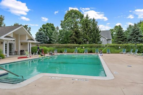 43 Agnew Farm Rd, Armonk, NY 10504-1370