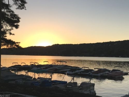 365 Shr Trl, Sparta NJ 07871-1714 exterior