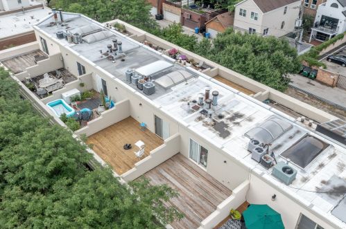 2246 Lakewood Ave, Chicago IL 60614-3629 exterior