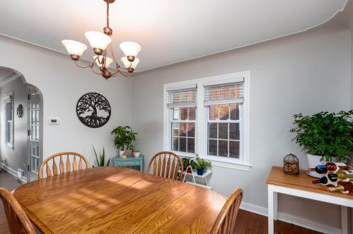 945 Eleanor St, Grand Rapids MI 49505-4305 exterior