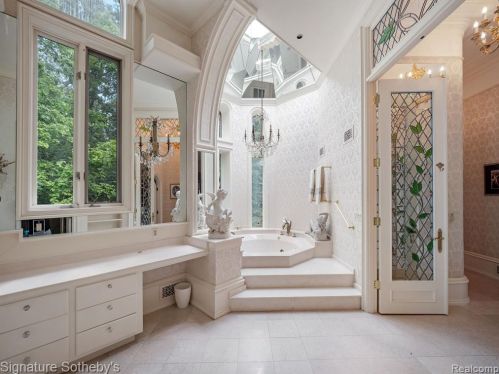 2009 Victoria Hl, Rochester MI exterior