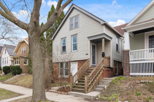 2540 Booth St, Milwaukee WI 53212-2907 exterior