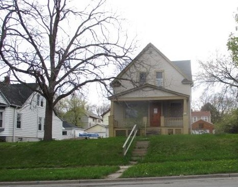 4622 32nd St, Milwaukee, WI 53209-6024
