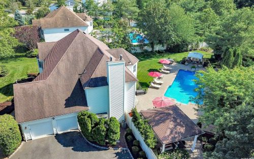 94 Caramel Rd, Commack NY 11725-1000 exterior