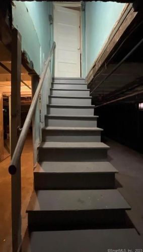 25 Clinton St, Manchester CT  06040-6129 exterior