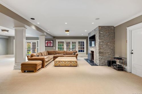 14 Wrights Ml Rd, Armonk NY 10504-1130 exterior