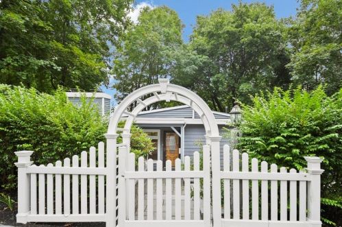 415 Mower St, Worcester MA 01602-1011 exterior