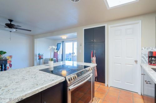 7925 Beverly St, Tucson AZ 85710-5803 exterior