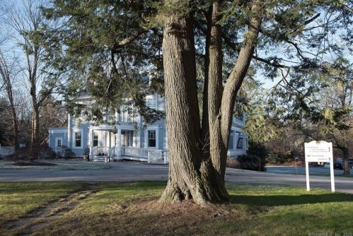 351 Main St, Ridgefield CT 06877-3810 exterior