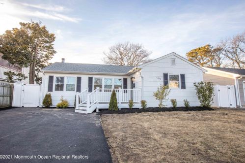 1227 Sunrise Ave, Point Pleasant Beach, NJ 08742-3720