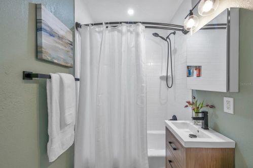 3912 Bay View Ave, Tampa FL  33611-1234 exterior