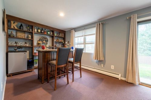 87 Mcdivitt Dr, Manchester CT 06042-2239 exterior