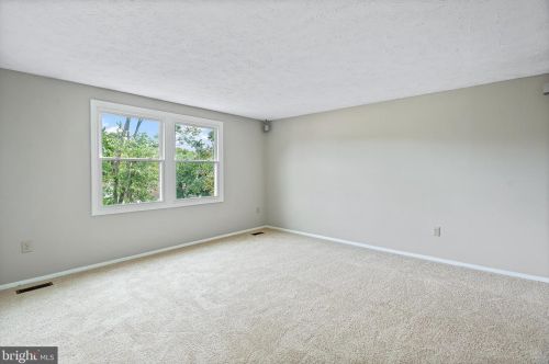 7725 Epsilon Dr, Rockville MD 20855-2546 exterior