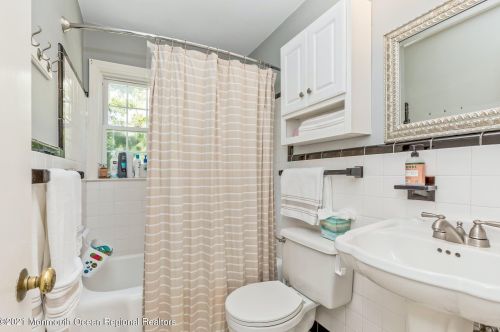 182 Beechwood Dr, Red Bank NJ 07702 exterior