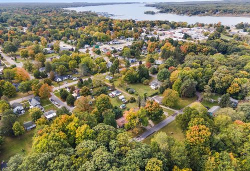 224 Elizabeth St, Sylvan Beach MI 49461-1311 exterior