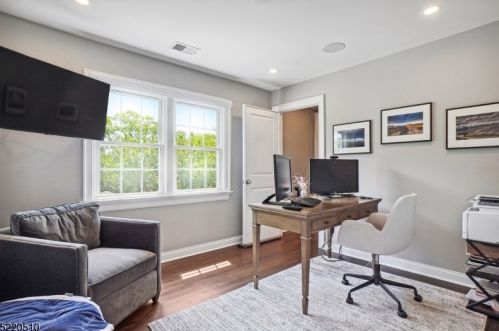 990 Chimney Ridge Dr, Springfield NJ  07081-3702 exterior