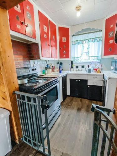 344 Grove St, Woonsocket RI  02895-5305 exterior