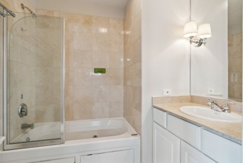 2759 Bosworth Ave, Chicago IL 60642-2341 exterior