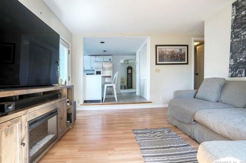 60 Howard Ave, Norwalk CT 06855-1508 exterior