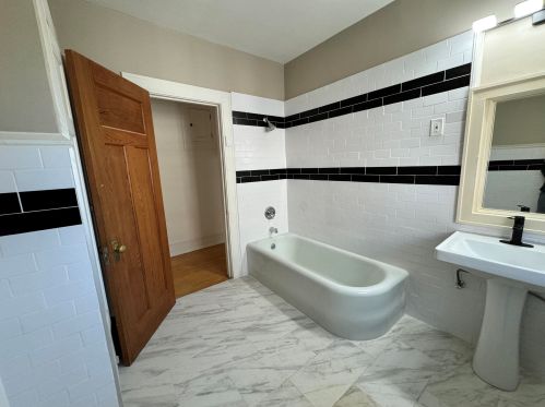 3225 Hackett Ave, Milwaukee WI 53211-3140 exterior