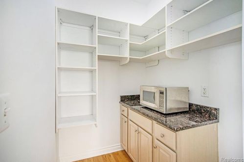 692 Appalachi St, Walled Lake MI  48390-1005 exterior